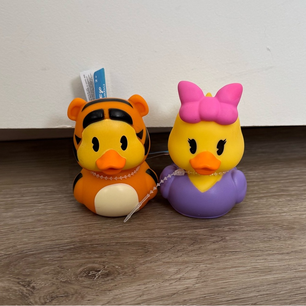 Disney Tigger & Daisy Duck Rubber Duck Bath Toy Set NWT